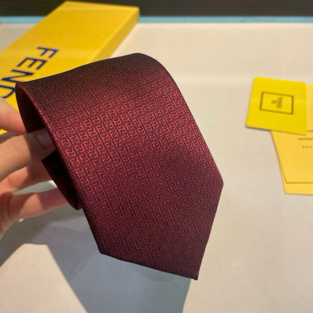 特价新 👏👏 男士芬迪爆款领带👔👔，稀有😻😻展现精湛手工与时尚优雅的理想选择，这款采用F家最具标志性的F