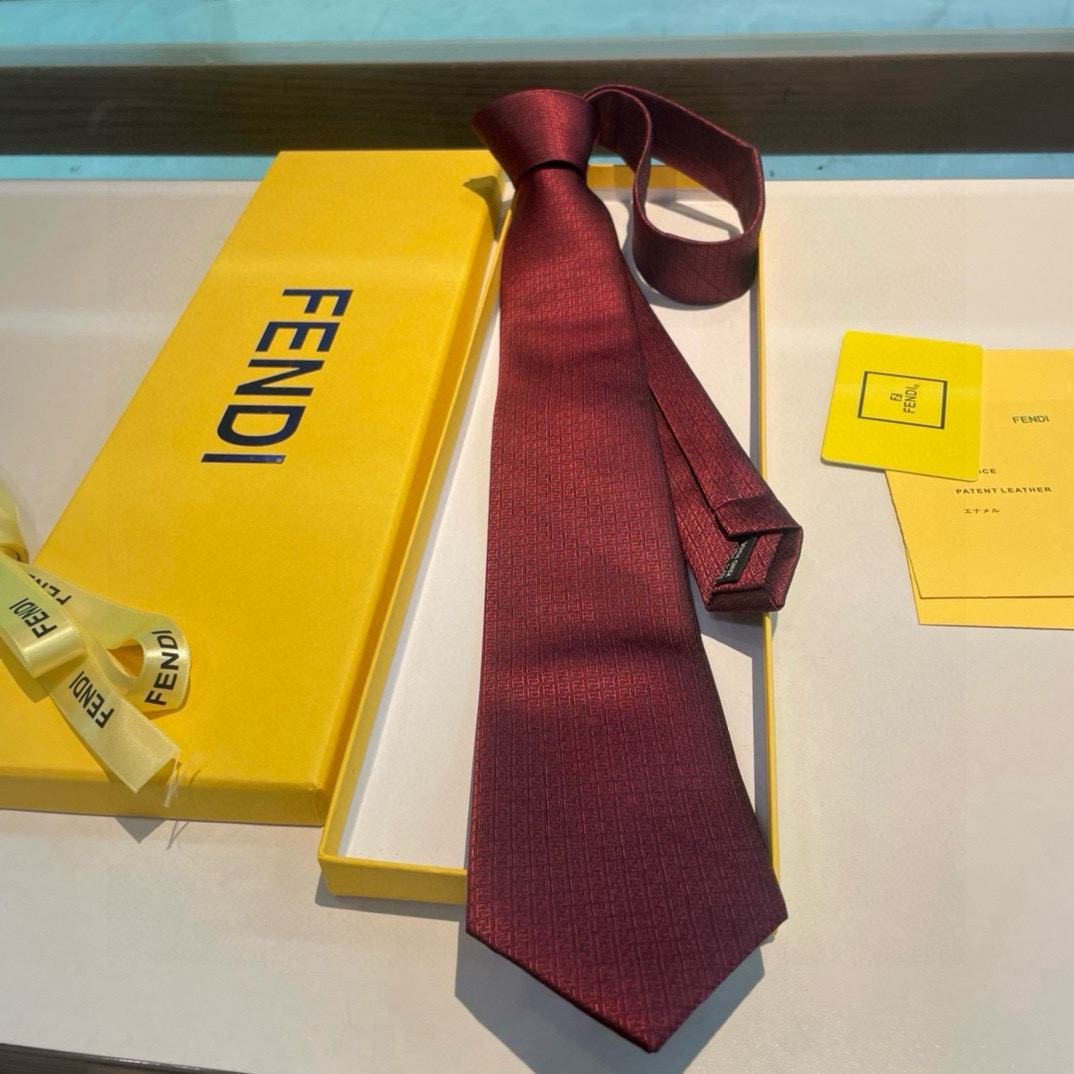 特价新 👏👏 男士芬迪爆款领带👔👔，稀有😻😻展现精湛手工与时尚优雅的理想选择，这款采用F家最具标志性的F