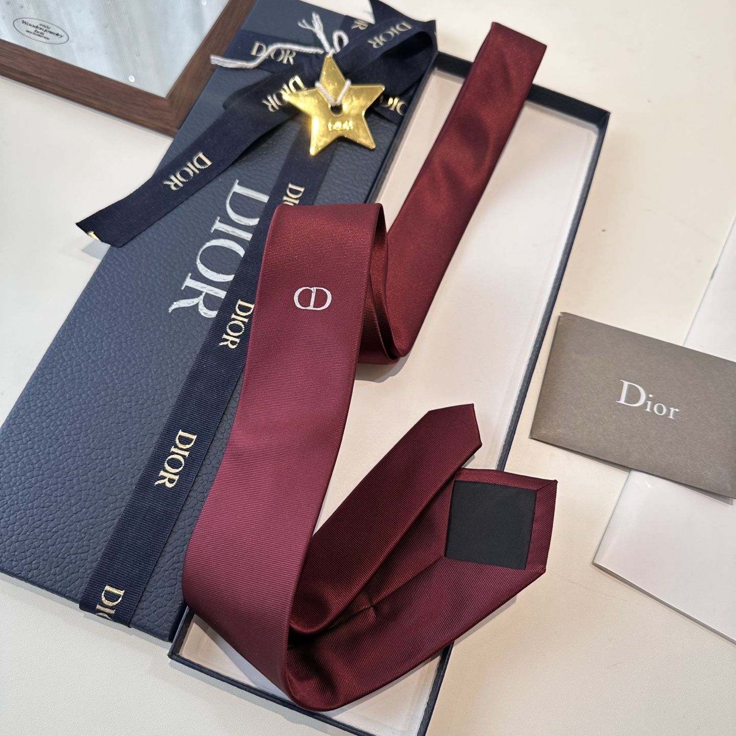 特价特 爆款到👏👏Do家新款领带  👔👔Dior男士【D家简约logo系列领带】，稀有😻😻展现精湛手工与