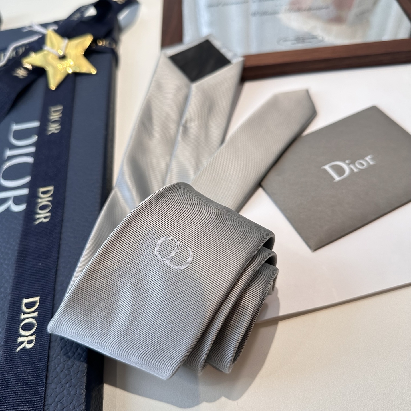 特价特 爆款到👏👏Do家新款领带  👔👔Dior男士【D家简约logo系列领带】，稀有😻😻展现精湛手工与