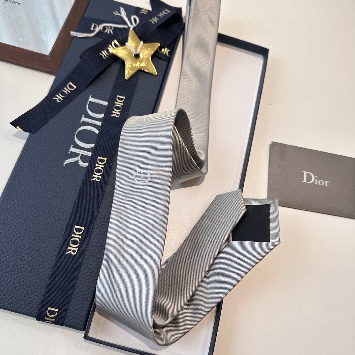 特价特 爆款到👏👏Do家新款领带  👔👔Dior男士【D家简约logo系列领带】，稀有😻😻展现精湛手工与