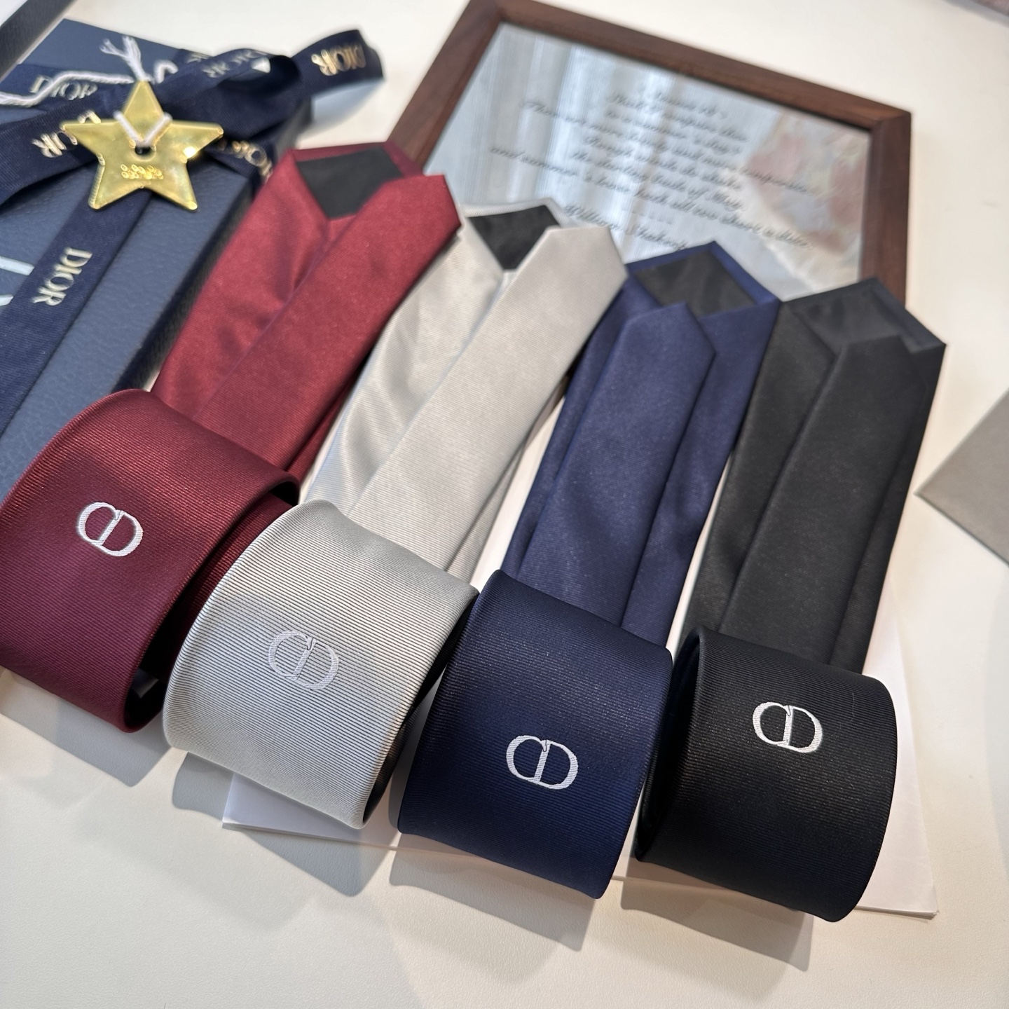 特价特 爆款到👏👏Do家新款领带  👔👔Dior男士【D家简约logo系列领带】，稀有😻😻展现精湛手工与