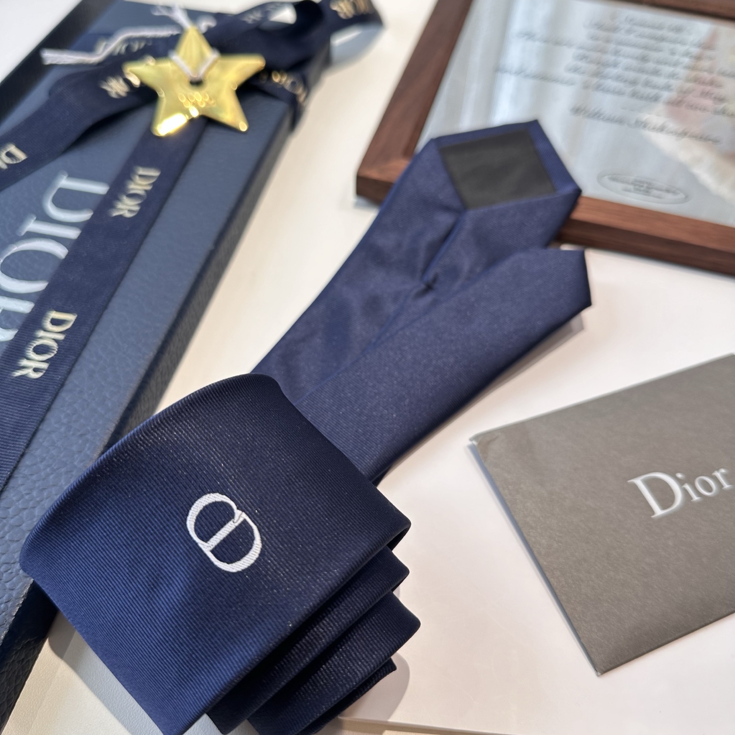 特价特 爆款到👏👏Do家新款领带  👔👔Dior男士【D家简约logo系列领带】，稀有😻😻展现精湛手工与