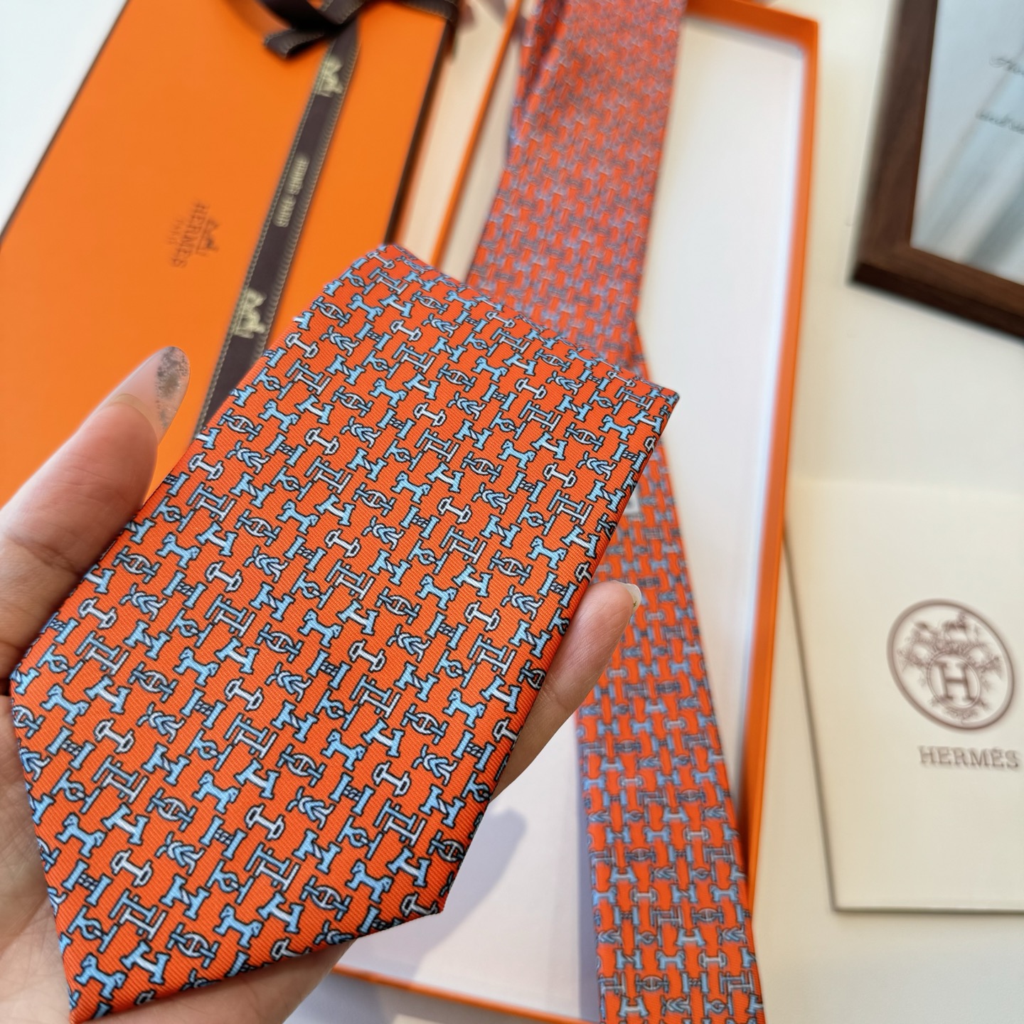 特价特 男士新款印花领带系列【百变搭扣领带】👔👔，稀有😻😻H家每年都有一千条不同印花的领带面世，从最初的