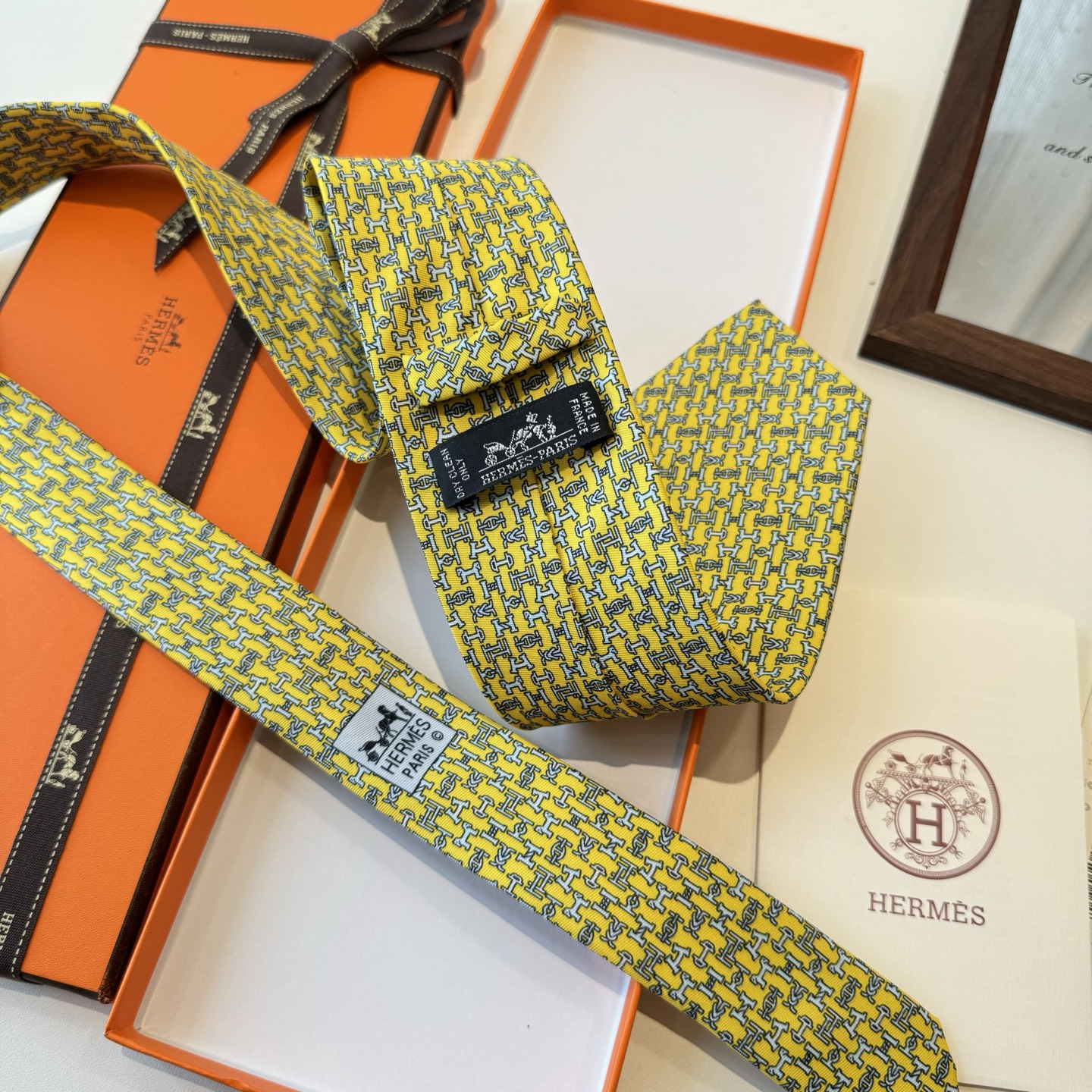 特价特 男士新款印花领带系列【百变搭扣领带】👔👔，稀有😻😻H家每年都有一千条不同印花的领带面世，从最初的