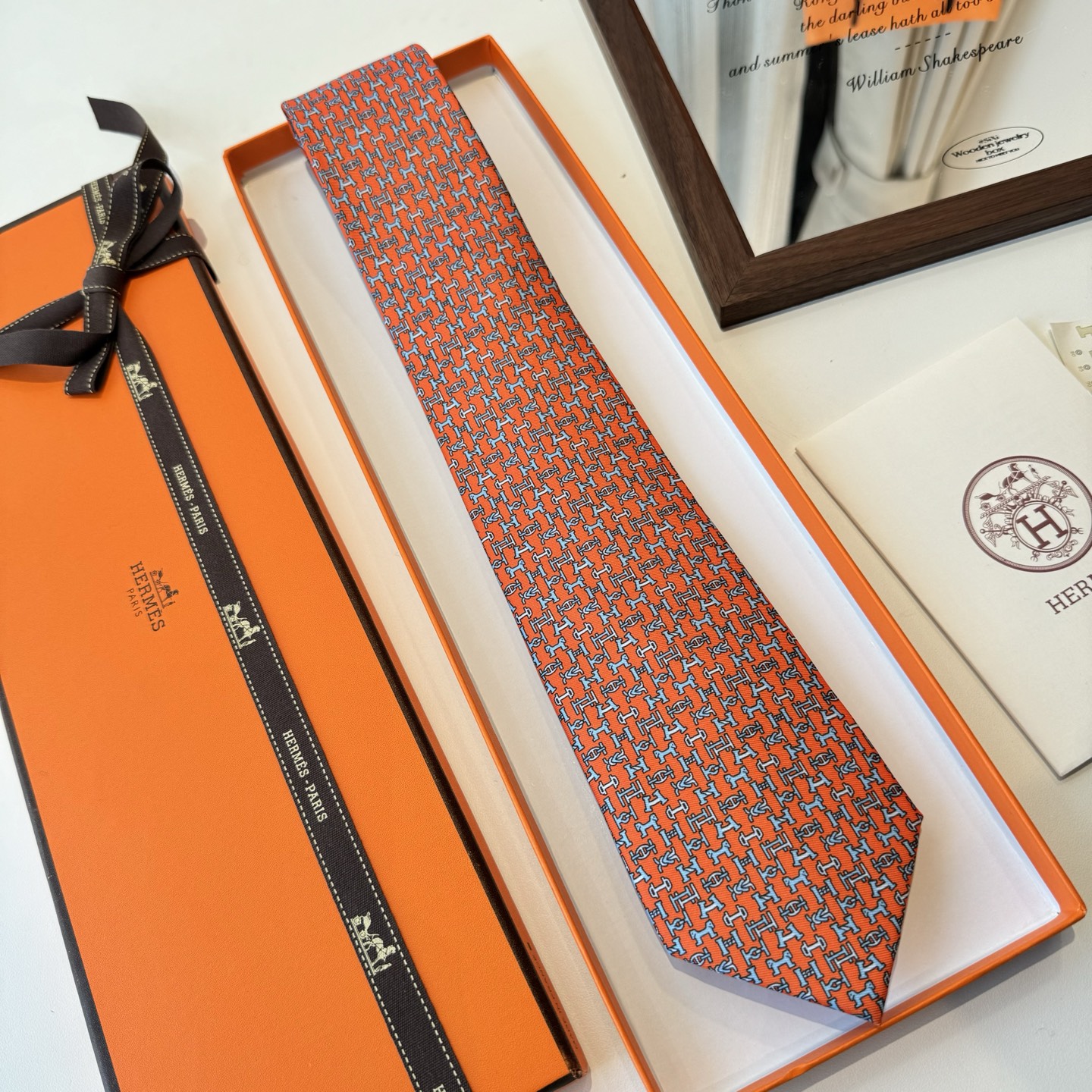 特价特 男士新款印花领带系列【百变搭扣领带】👔👔，稀有😻😻H家每年都有一千条不同印花的领带面世，从最初的