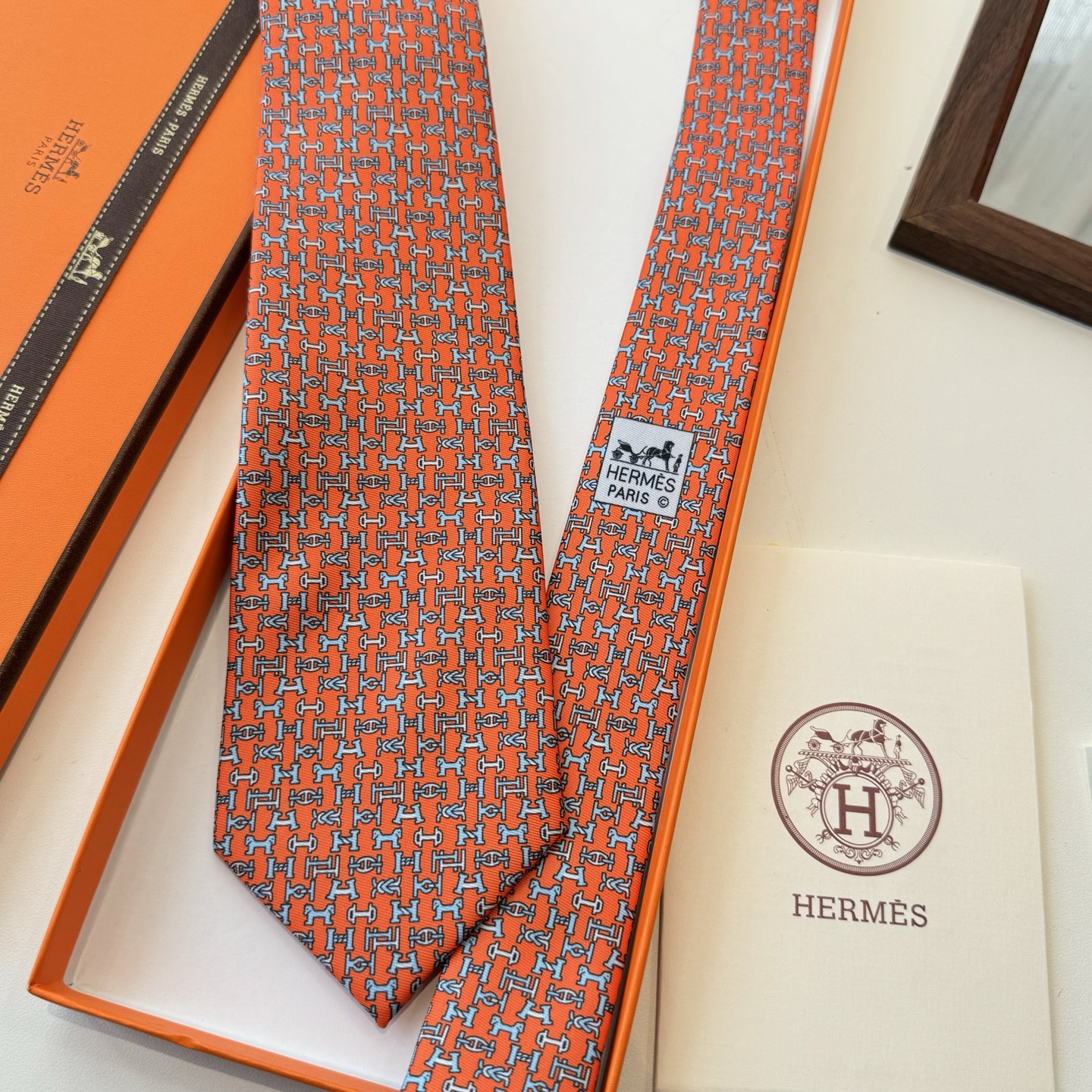 特价特 男士新款印花领带系列【百变搭扣领带】👔👔，稀有😻😻H家每年都有一千条不同印花的领带面世，从最初的