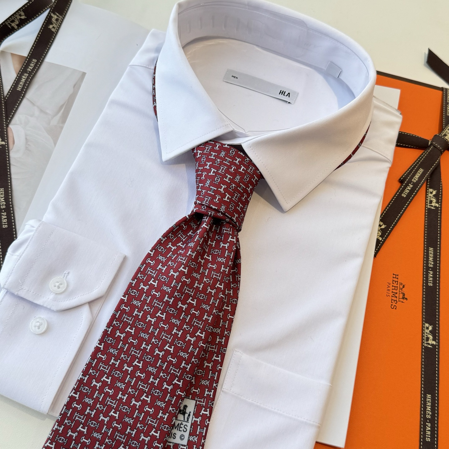 特价特 男士新款印花领带系列【百变搭扣领带】👔👔，稀有😻😻H家每年都有一千条不同印花的领带面世，从最初的