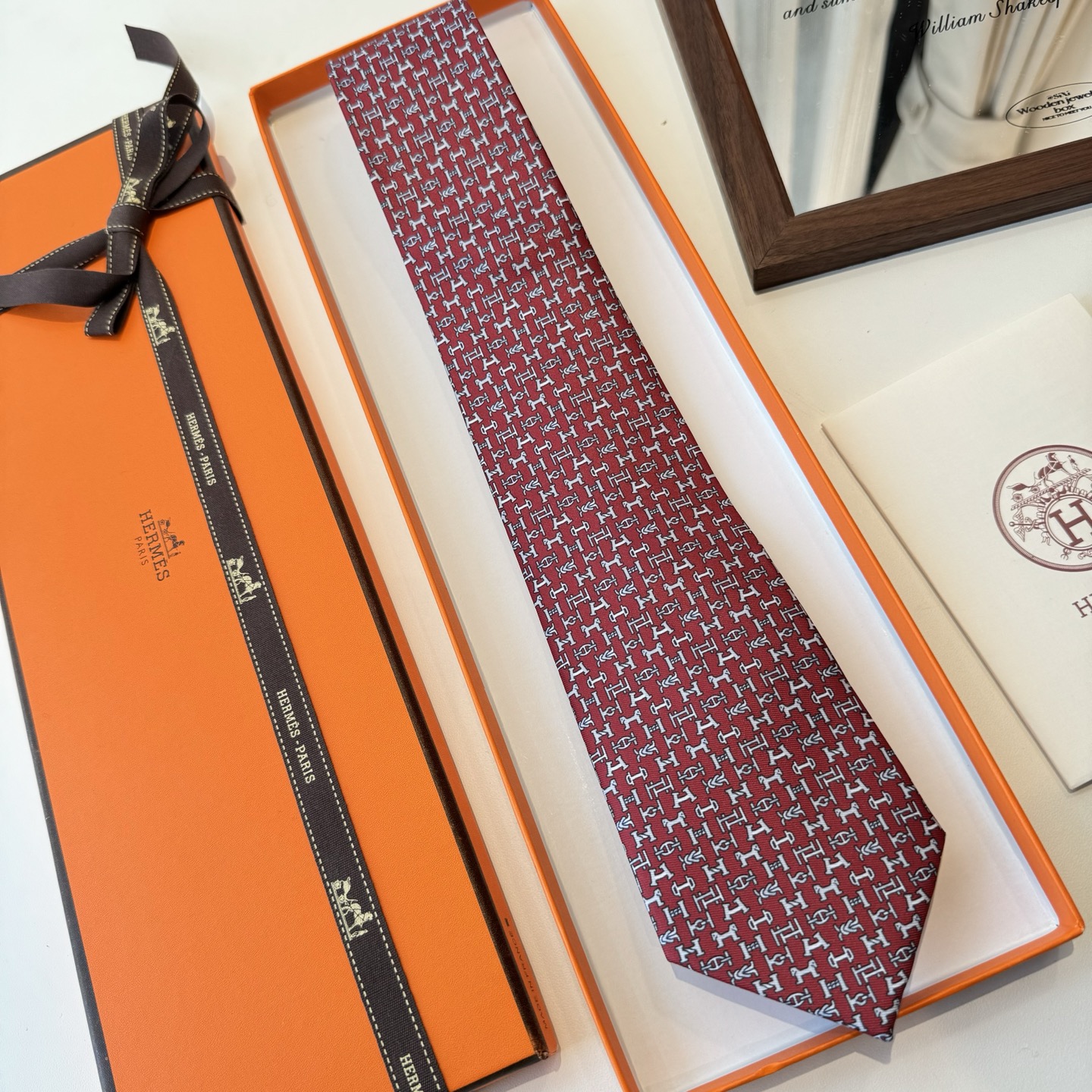 特价特 男士新款印花领带系列【百变搭扣领带】👔👔，稀有😻😻H家每年都有一千条不同印花的领带面世，从最初的