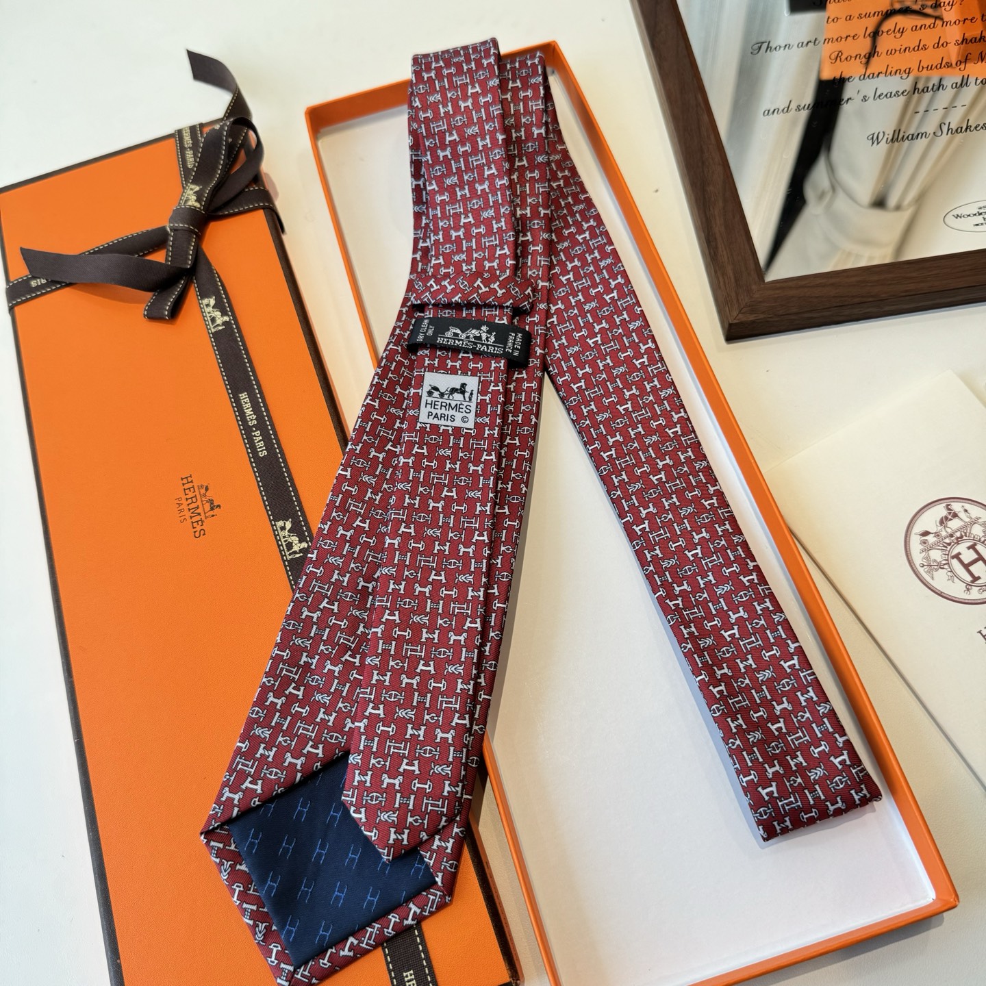 特价特 男士新款印花领带系列【百变搭扣领带】👔👔，稀有😻😻H家每年都有一千条不同印花的领带面世，从最初的