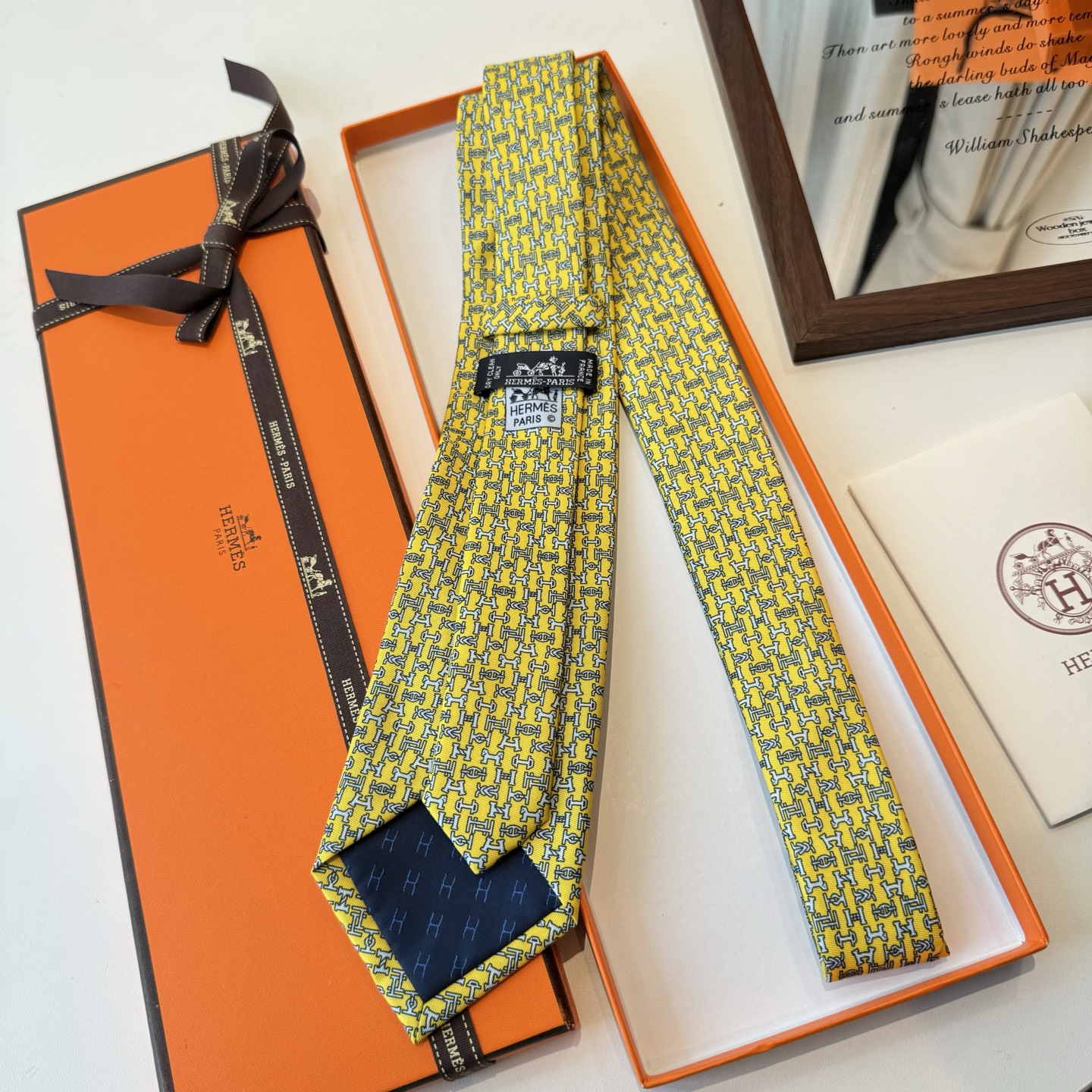 特价特 男士新款印花领带系列【百变搭扣领带】👔👔，稀有😻😻H家每年都有一千条不同印花的领带面世，从最初的