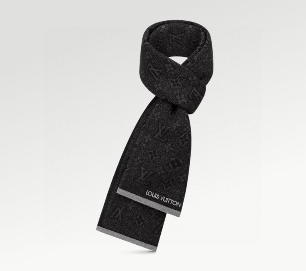 Louis Vuitton 男士福利 3D Monogram 围巾依托精湛针织工艺 为路易威登 元素勾勒摩登撞色轮廓