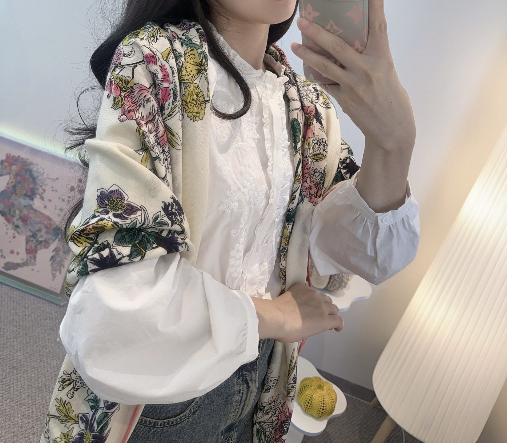 Dior 新款 140丝绒方巾双面同色（ 同步Dior 迪奥）‼ 抢‼ VIP推荐 ‼ 下手一定要快高端 大爱 ‼ 纯羊绒 婴儿触感舒服到飞 女人尤物 货极少 四季都可以用‼ 真心美的让人非常非常心动 上身效果简直美翻了 品质非常完美‼ 整个围巾给人 气场的同时又非常 秀丽绝对值得入手的新款‼ 实物一拿到就会庆幸自己是女人的绝美好货 值得品鉴‼ 完美气质品味Ditails首选VIP们 上‼ 尺寸：140cm*140cm