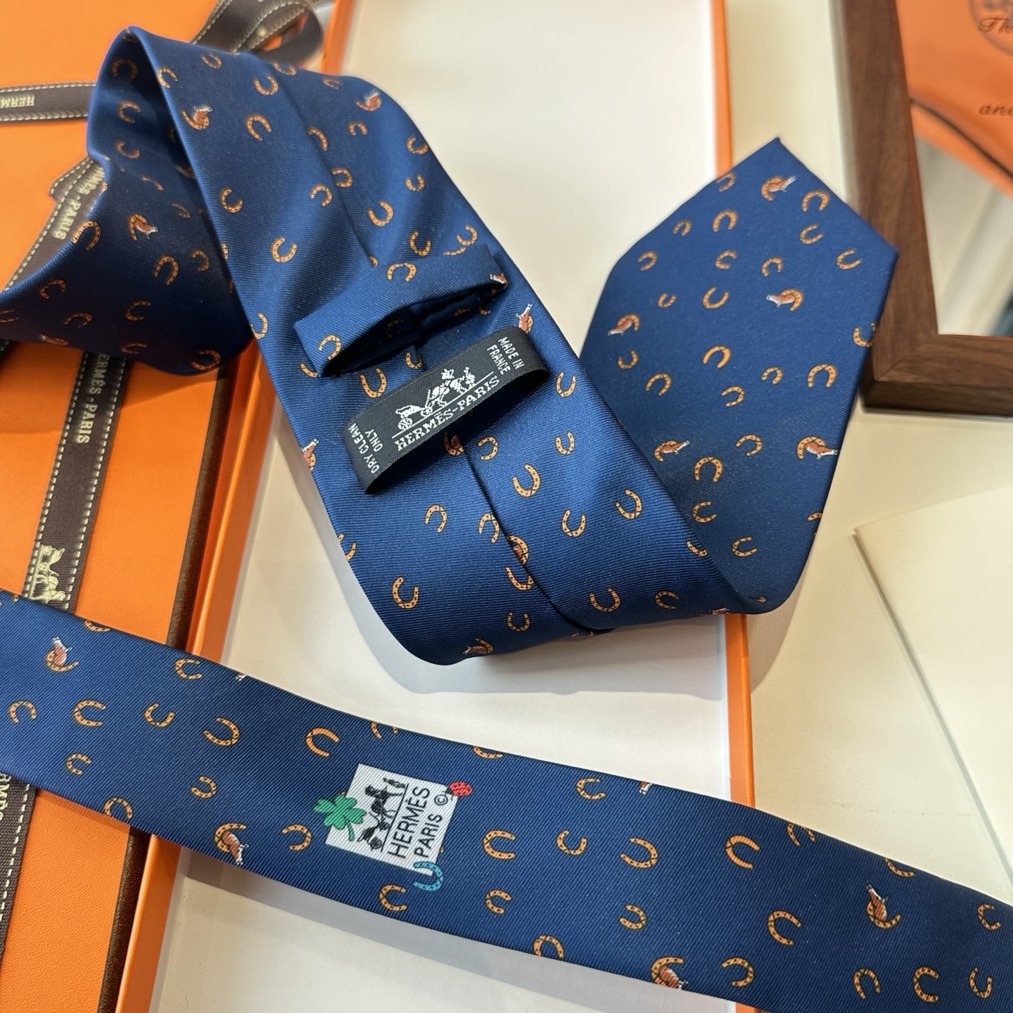 特价特 男士新款印花领带系列【出奇制胜】👔👔，稀有😻😻H家每年都有一千条不同印花的领带面世，从最初的多以