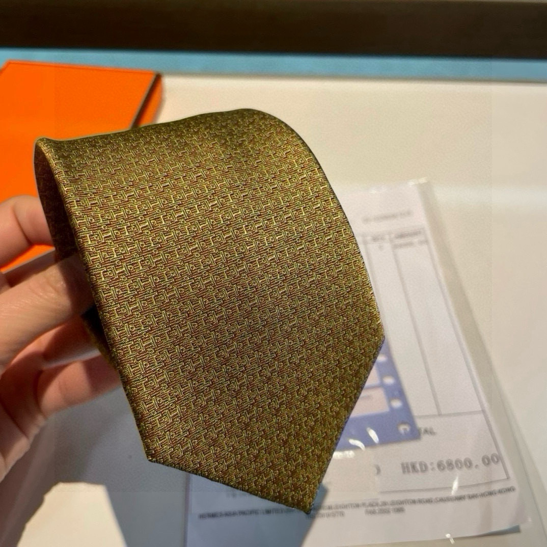 特价👨‍✈男士新款领带系列 H马衔扣印花领带 👔👔，稀有H家每年都有一千条不同印花的领带面世，从最初的多