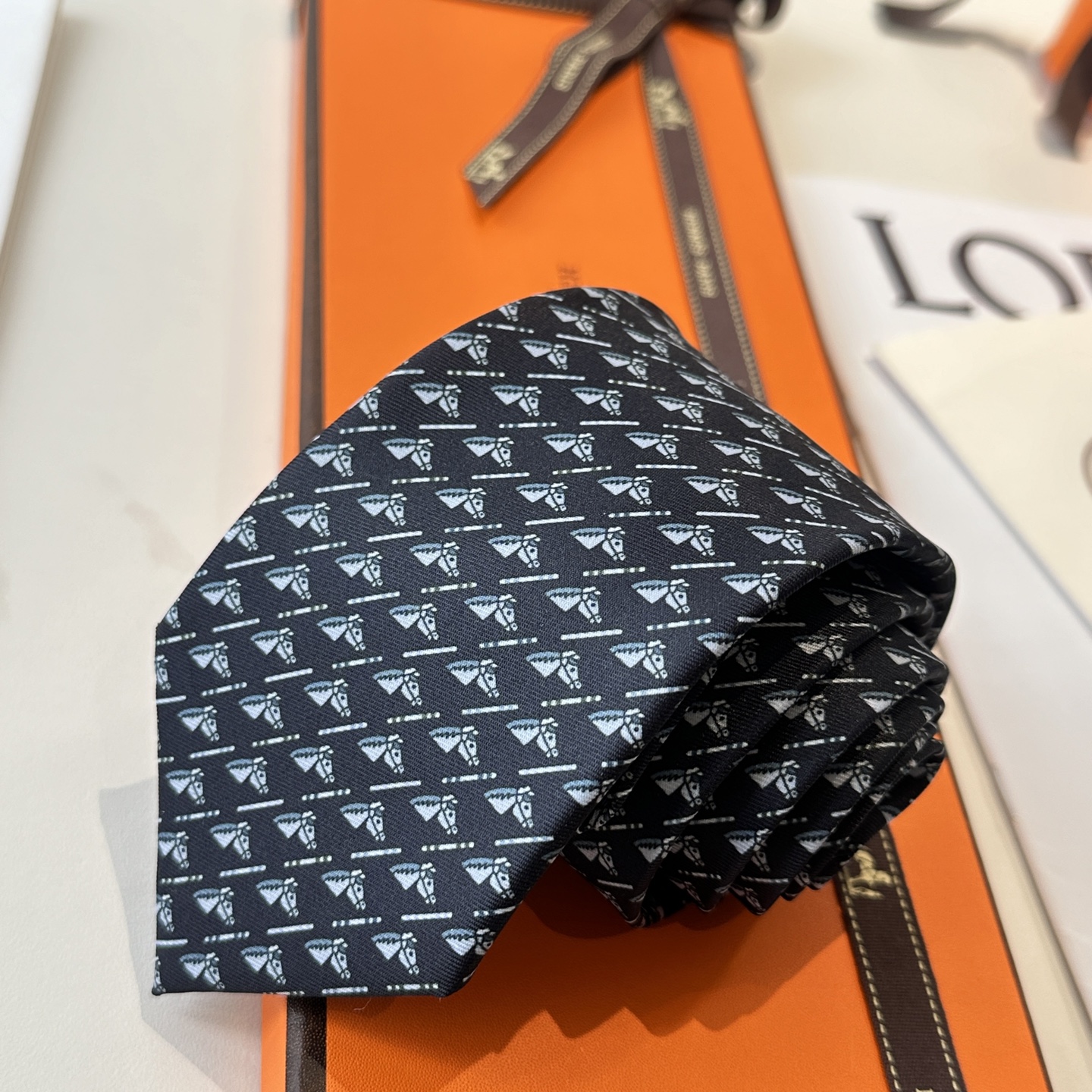 特价特 男士新款印花领带系列【驰马骋色】👔👔，稀有😻😻H家每年都有一千条不同印花的领带面世，从最初的多以
