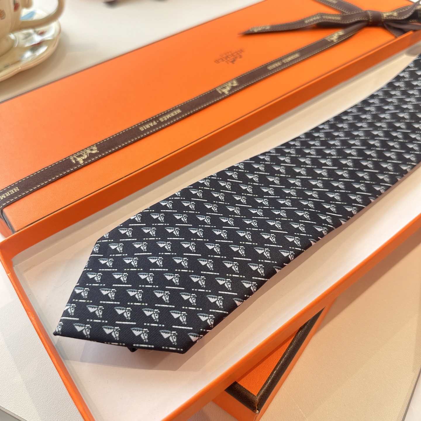 特价特 男士新款印花领带系列【驰马骋色】👔👔，稀有😻😻H家每年都有一千条不同印花的领带面世，从最初的多以