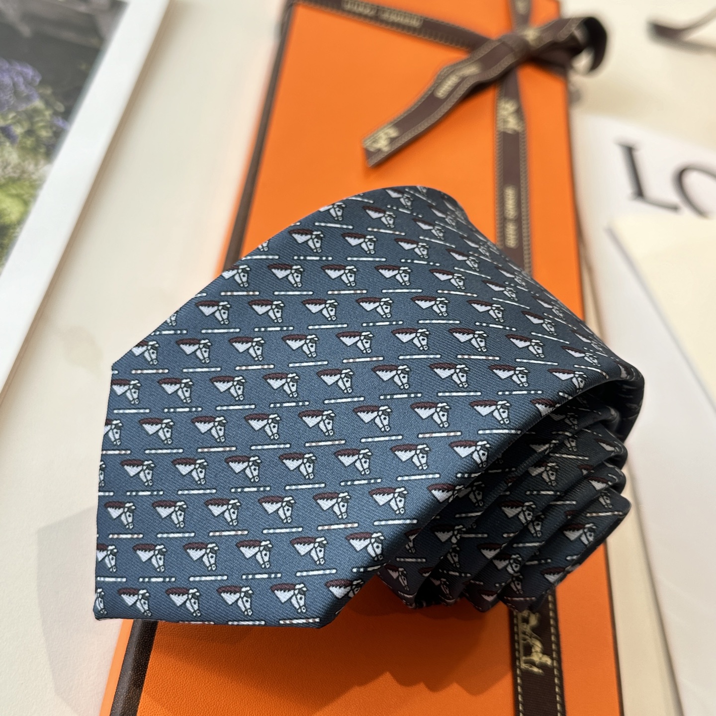 特价特 男士新款印花领带系列【驰马骋色】👔👔，稀有😻😻H家每年都有一千条不同印花的领带面世，从最初的多以