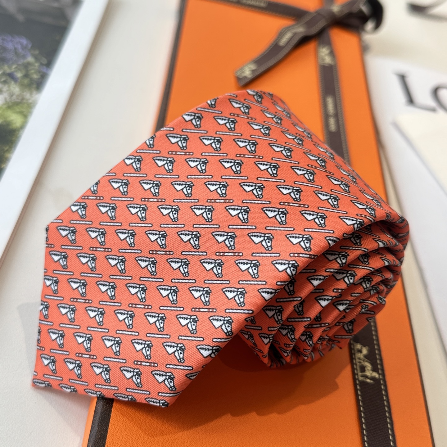 特价特 男士新款印花领带系列【驰马骋色】👔👔，稀有😻😻H家每年都有一千条不同印花的领带面世，从最初的多以