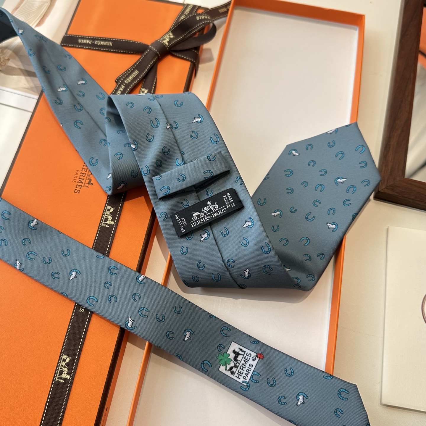 特价特 男士新款印花领带系列【出奇制胜】👔👔，稀有😻😻H家每年都有一千条不同印花的领带面世，从最初的多以