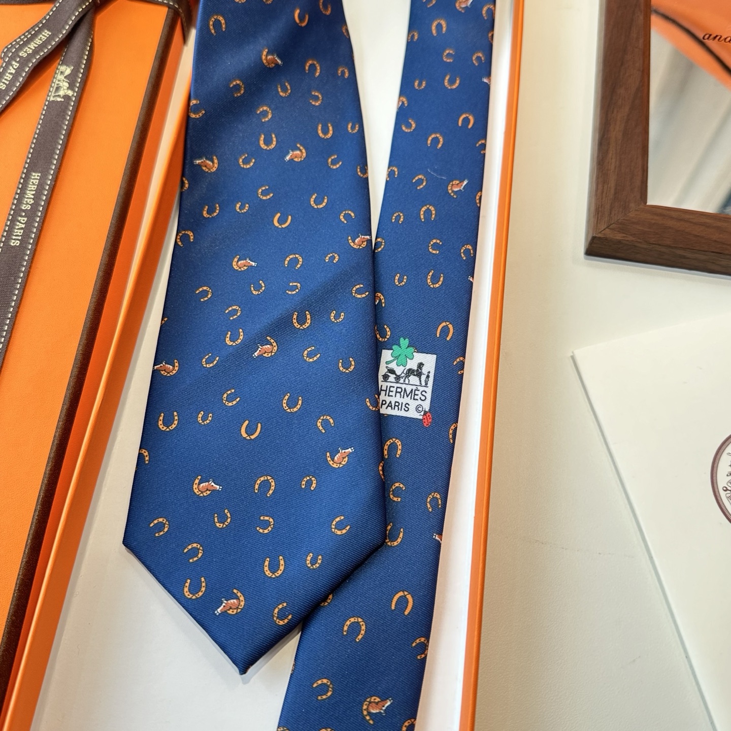 特价特 男士新款印花领带系列【出奇制胜】👔👔，稀有😻😻H家每年都有一千条不同印花的领带面世，从最初的多以