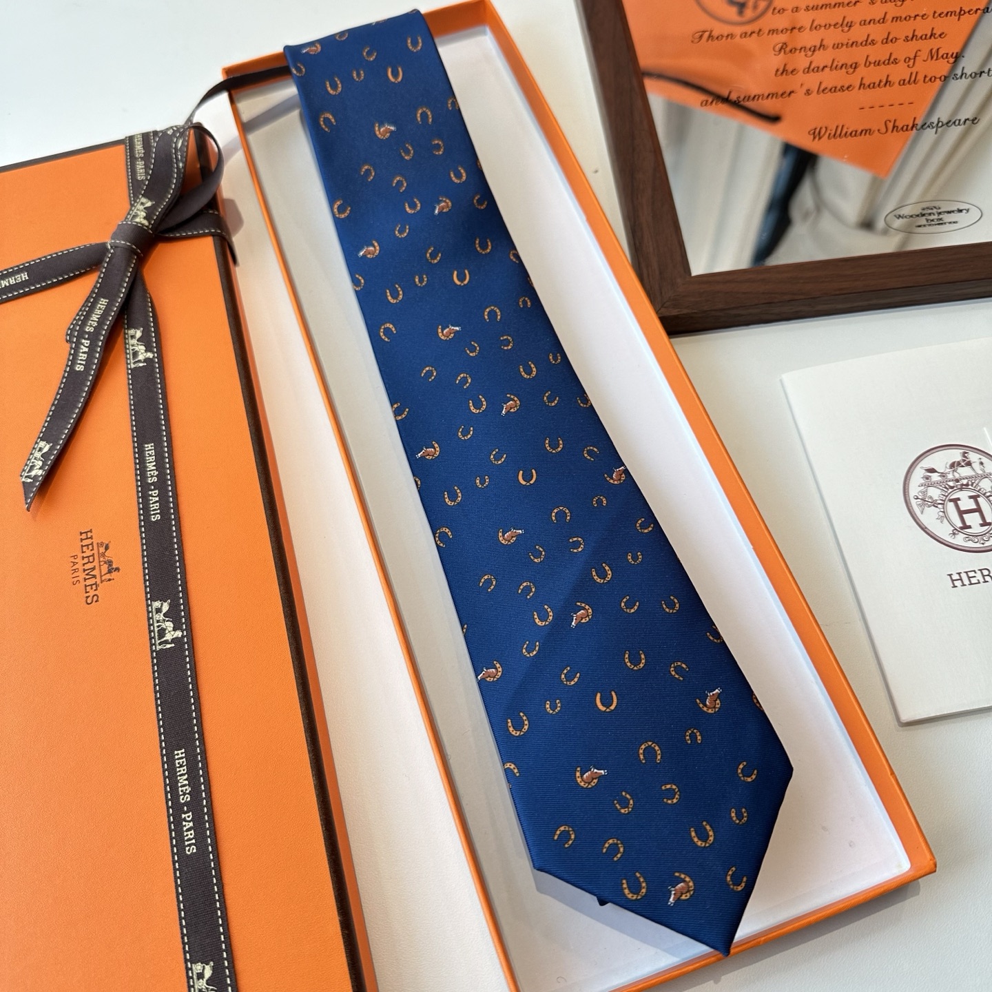 特价特 男士新款印花领带系列【出奇制胜】👔👔，稀有😻😻H家每年都有一千条不同印花的领带面世，从最初的多以