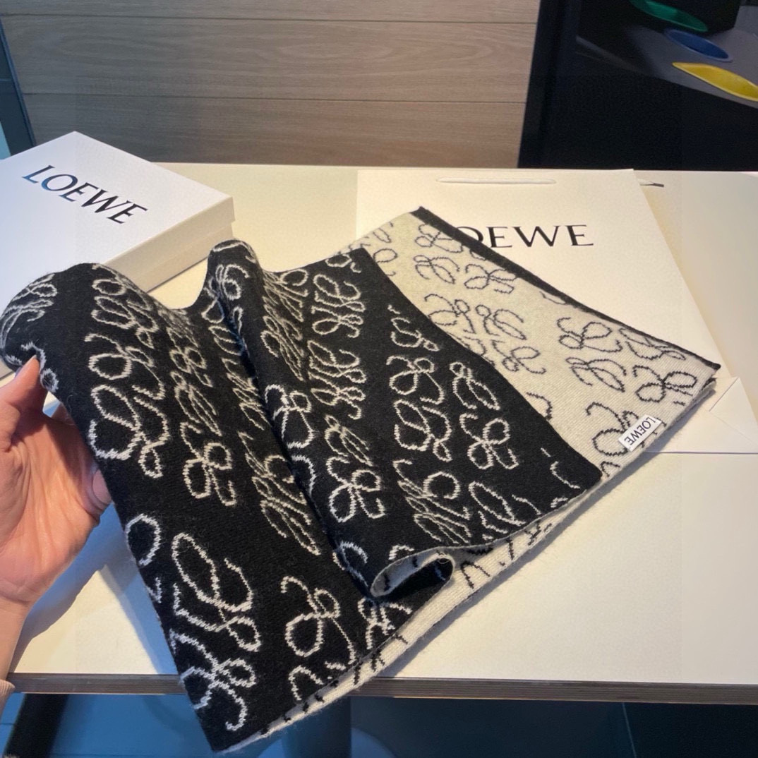Loewe Loewe 重磅推荐 新款针织围巾 低调的奢侈感