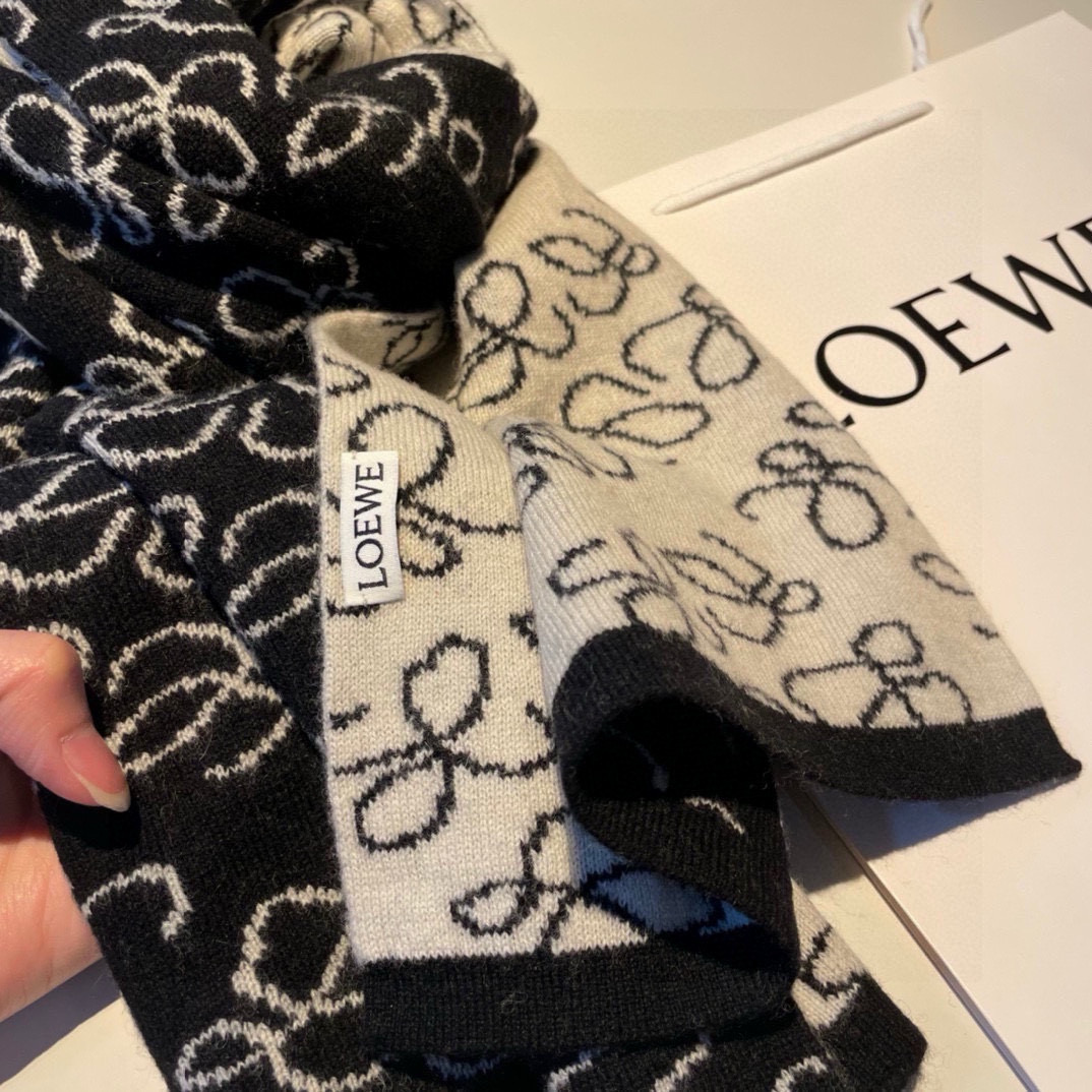 Loewe Loewe 重磅推荐 新款针织围巾 低调的奢侈感