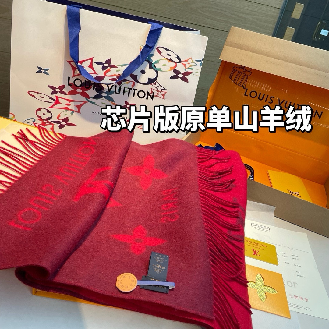 Louis Vuitton 芯片版 纯山羊绒 这个是今年台湾定单的渠道货‼这个款我 挑~就是为了让你们围着去 的‼代购的来~香港贸易公司的订单