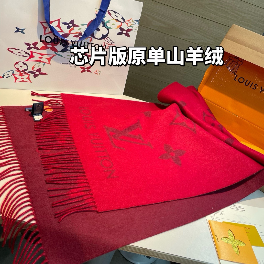 Louis Vuitton 芯片版 纯山羊绒 这个是今年台湾定单的渠道货‼这个款我 挑~就是为了让你们围着去 的‼代购的来~香港贸易公司的订单