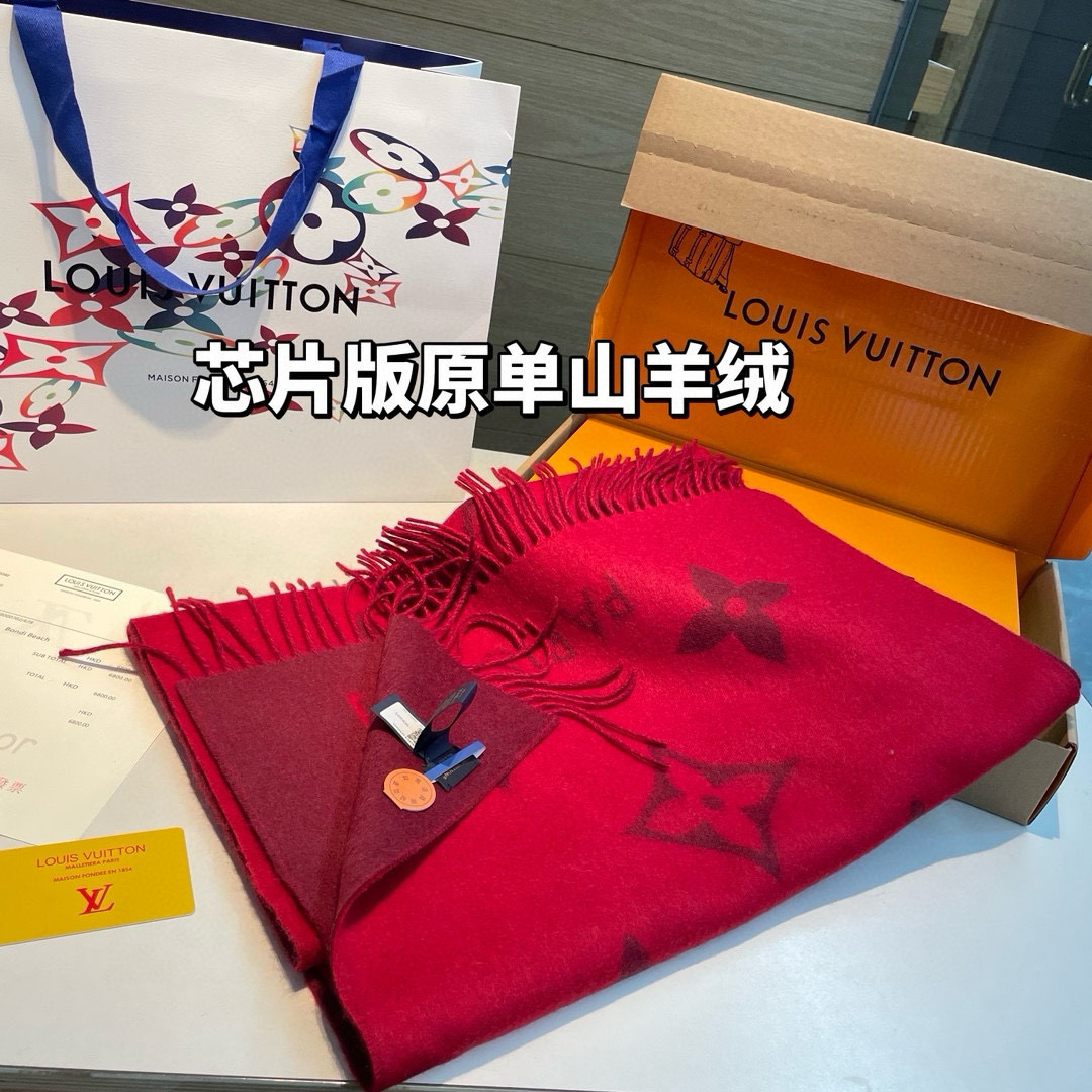 Louis Vuitton 芯片版 纯山羊绒 这个是今年台湾定单的渠道货‼这个款我 挑~就是为了让你们围着去 的‼代购的来~香港贸易公司的订单