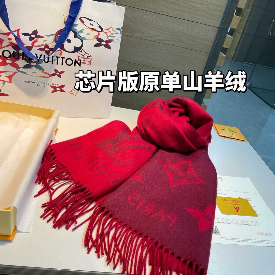 Louis Vuitton 芯片版 纯山羊绒 这个是今年台湾定单的渠道货‼这个款我 挑~就是为了让你们围着去 的‼代购的来~香港贸易公司的订单