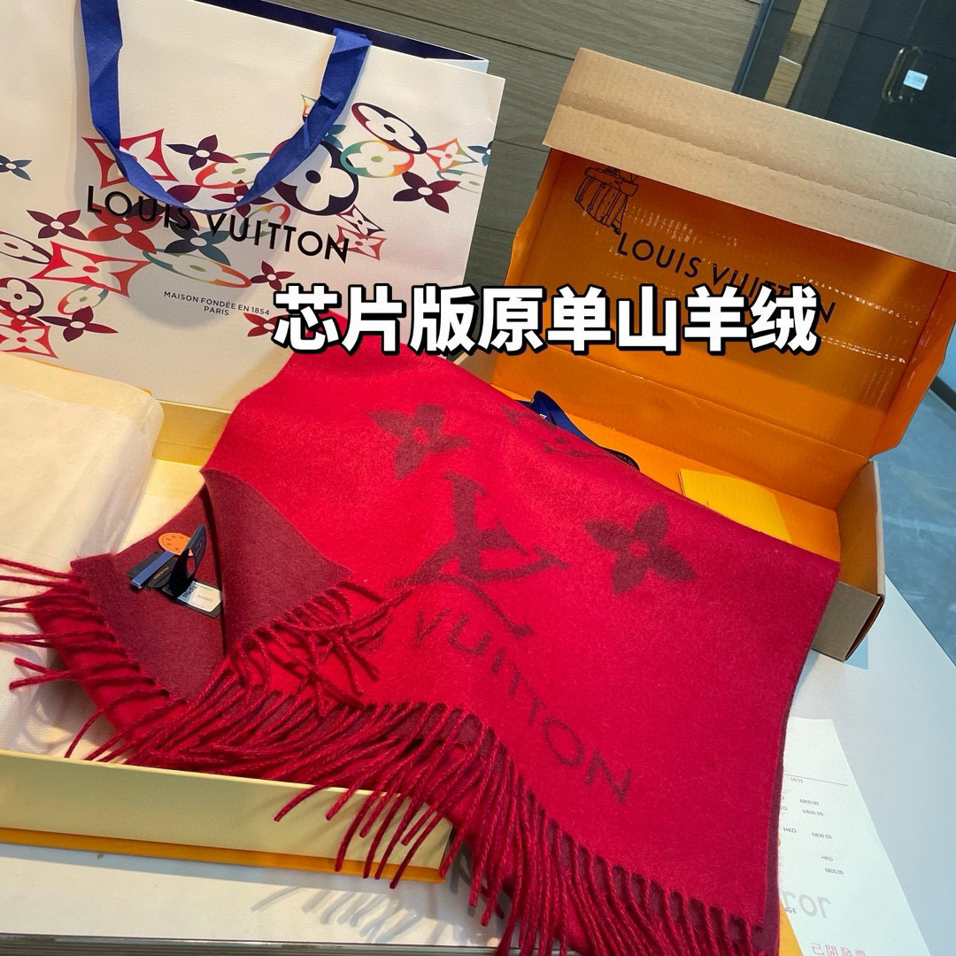 Louis Vuitton 芯片版 纯山羊绒 这个是今年台湾定单的渠道货‼这个款我 挑~就是为了让你们围着去 的‼代购的来~香港贸易公司的订单