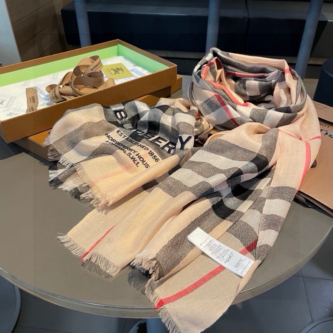 Burberry 巴宝莉羊绒长巾 bur殿堂级御用推荐 出口英国的订单 最新 混纺系列 来的太是时候了 非常适合春秋及空调房