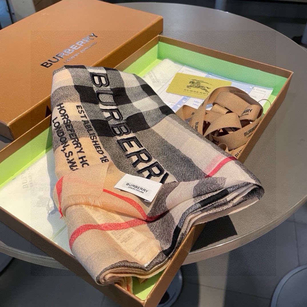 Burberry 巴宝莉羊绒长巾 bur殿堂级御用推荐 出口英国的订单 最新 混纺系列 来的太是时候了 非常适合春秋及空调房