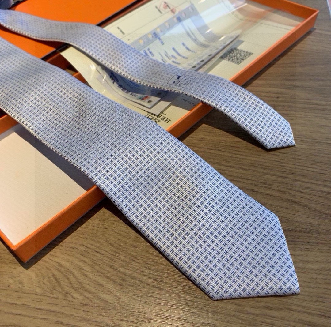 特价 B家专柜同步领带出货啦‼️‼️巴宝莉新款👔👔，稀有😻😻展现精湛手工与时尚优雅的理想选择，这款采用B