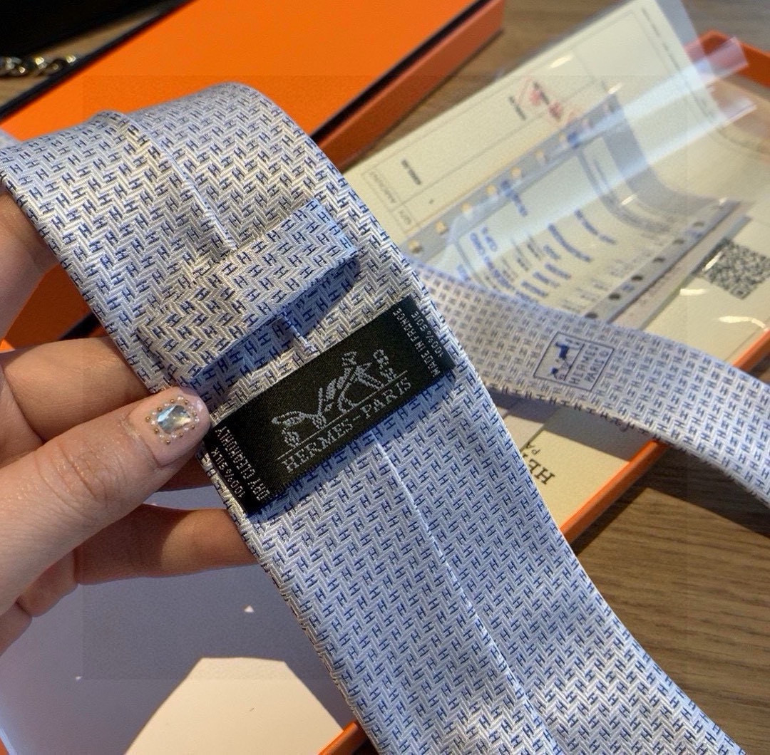 特价 B家专柜同步领带出货啦‼️‼️巴宝莉新款👔👔，稀有😻😻展现精湛手工与时尚优雅的理想选择，这款采用B