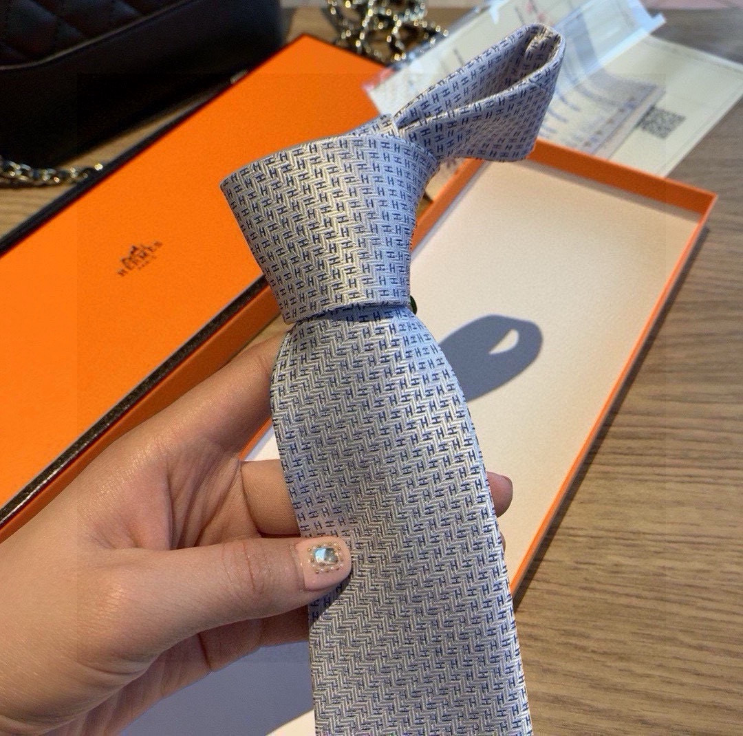 特价 B家专柜同步领带出货啦‼️‼️巴宝莉新款👔👔，稀有😻😻展现精湛手工与时尚优雅的理想选择，这款采用B