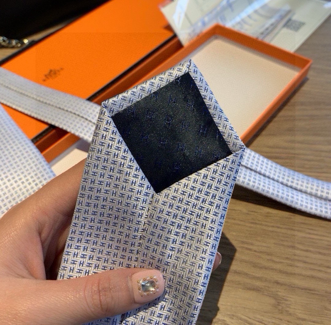 特价 B家专柜同步领带出货啦‼️‼️巴宝莉新款👔👔，稀有😻😻展现精湛手工与时尚优雅的理想选择，这款采用B