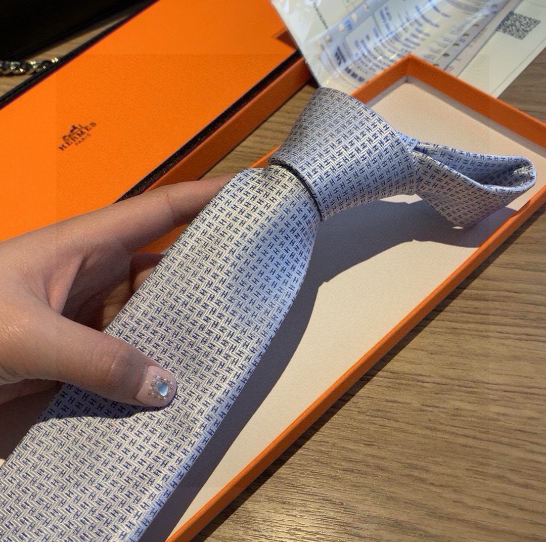 特价 B家专柜同步领带出货啦‼️‼️巴宝莉新款👔👔，稀有😻😻展现精湛手工与时尚优雅的理想选择，这款采用B