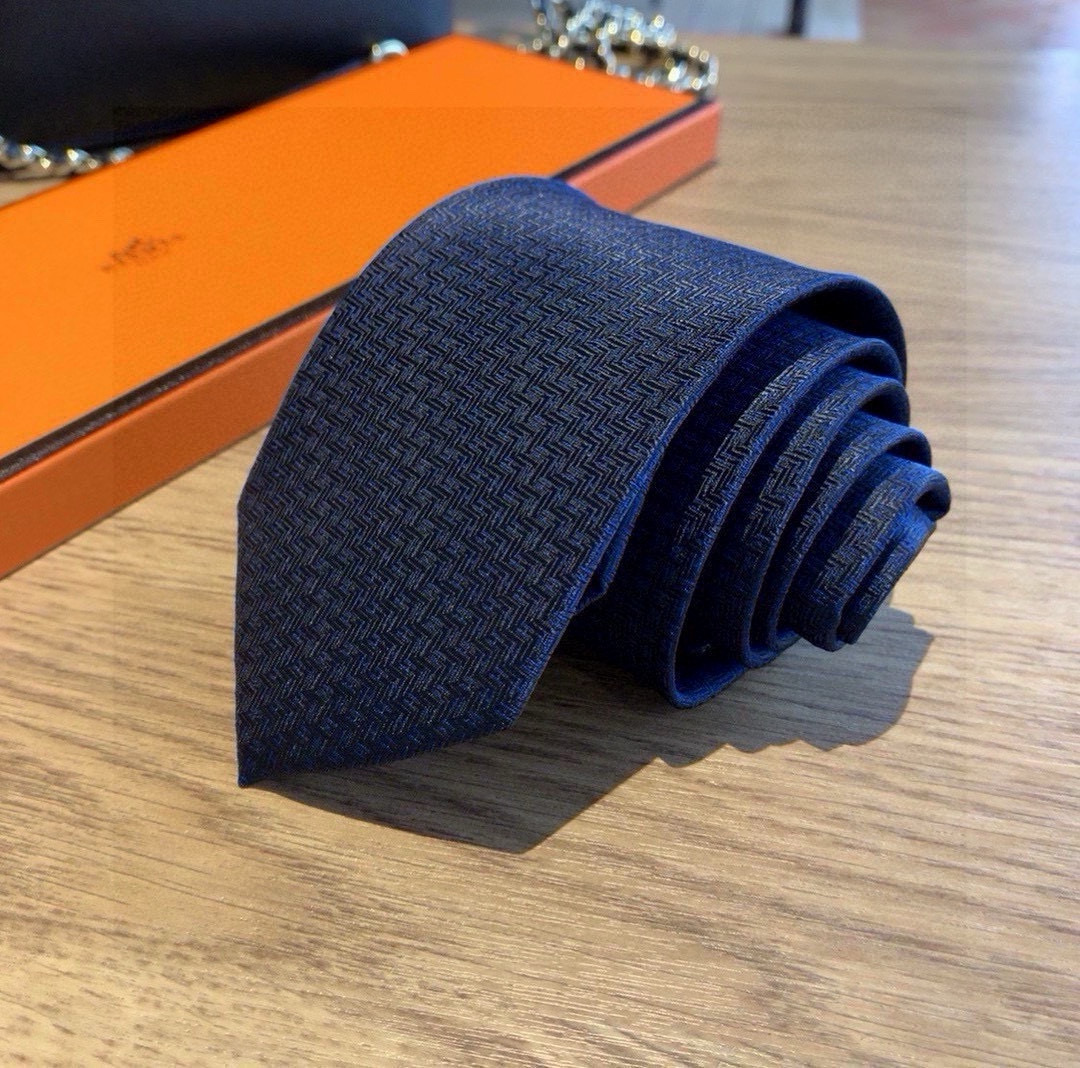 特价 B家专柜同步领带出货啦‼️‼️巴宝莉新款👔👔，稀有😻😻展现精湛手工与时尚优雅的理想选择，这款采用B