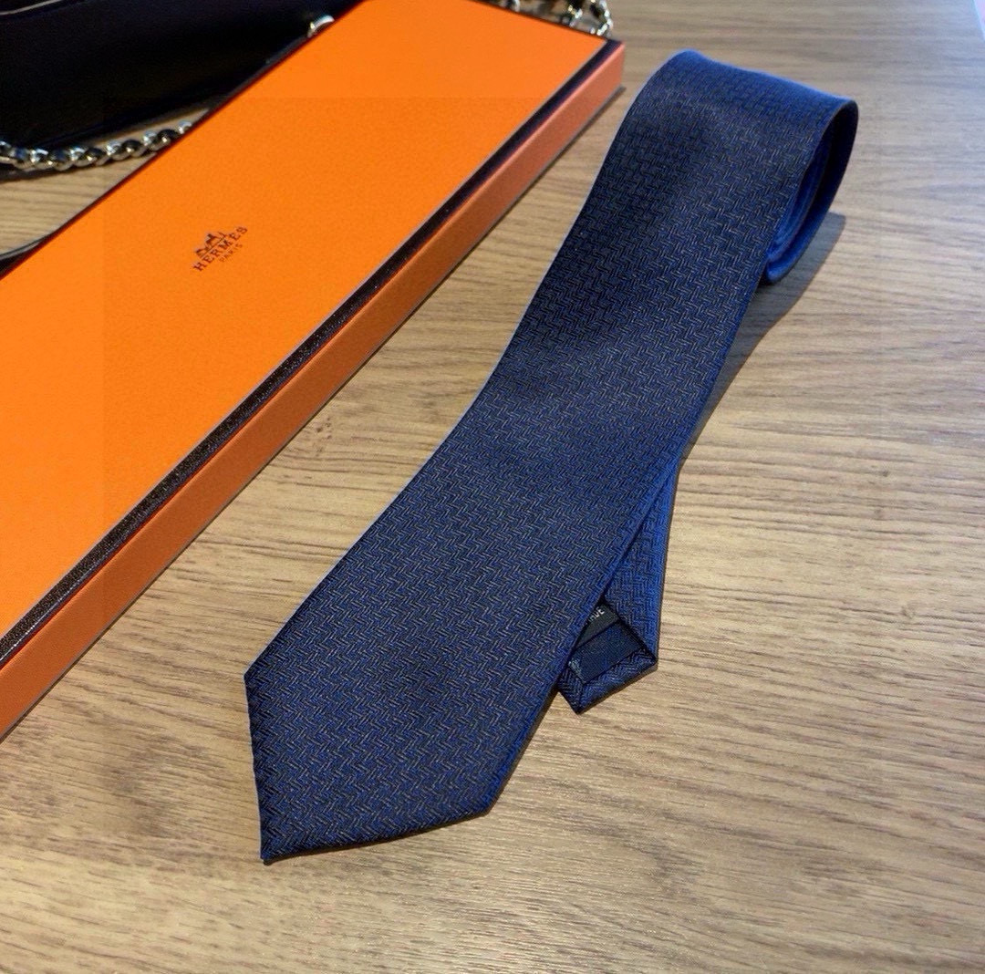 特价 B家专柜同步领带出货啦‼️‼️巴宝莉新款👔👔，稀有😻😻展现精湛手工与时尚优雅的理想选择，这款采用B