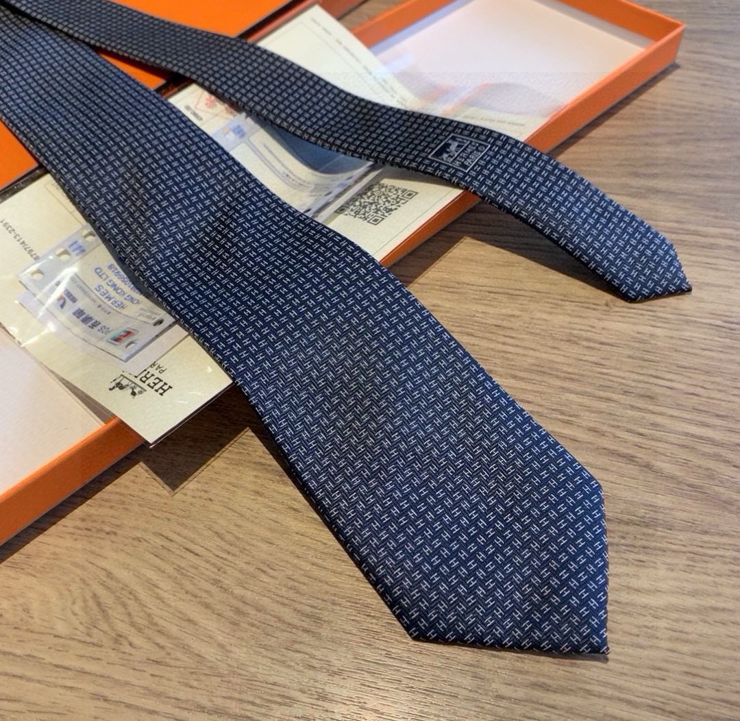 特价 B家专柜同步领带出货啦‼️‼️巴宝莉新款👔👔，稀有😻😻展现精湛手工与时尚优雅的理想选择，这款采用B