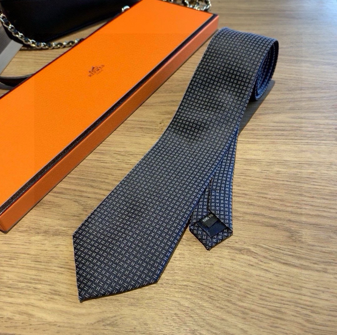 特价 B家专柜同步领带出货啦‼️‼️巴宝莉新款👔👔，稀有😻😻展现精湛手工与时尚优雅的理想选择，这款采用B