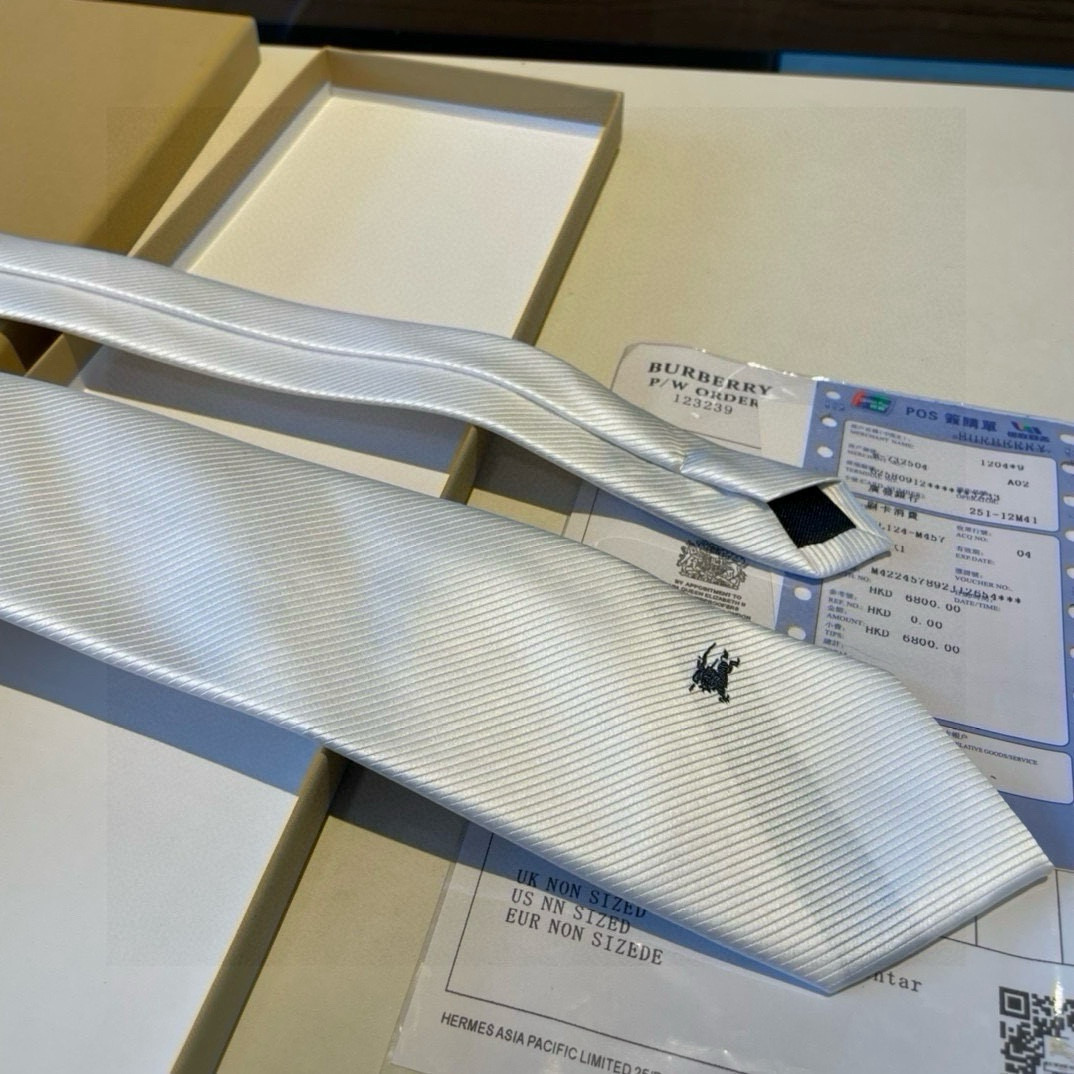 特价  B家专柜同步领带出货啦‼️‼️巴宝莉新款👔👔，稀有😻😻展现精湛手工与时尚优雅的理想选择，这款采用
