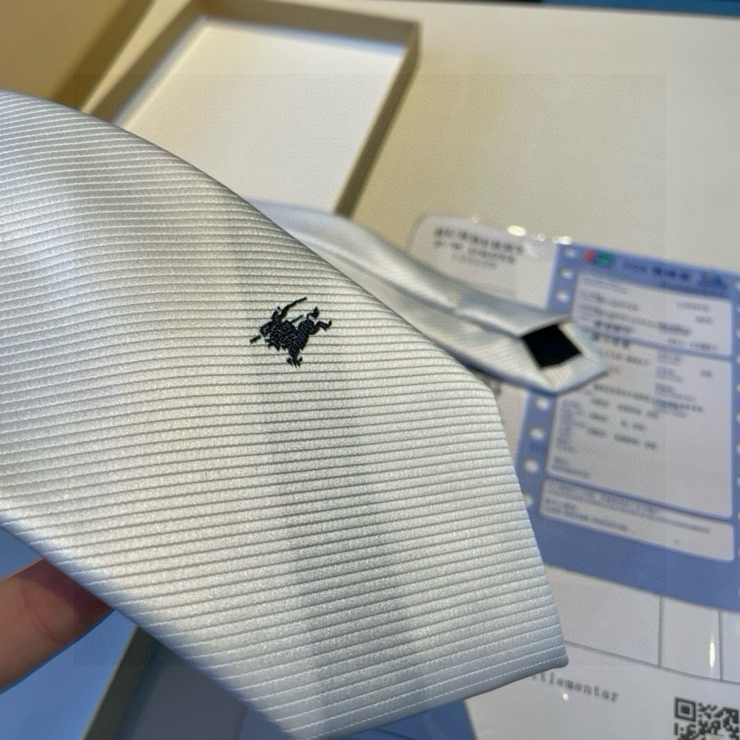 特价  B家专柜同步领带出货啦‼️‼️巴宝莉新款👔👔，稀有😻😻展现精湛手工与时尚优雅的理想选择，这款采用