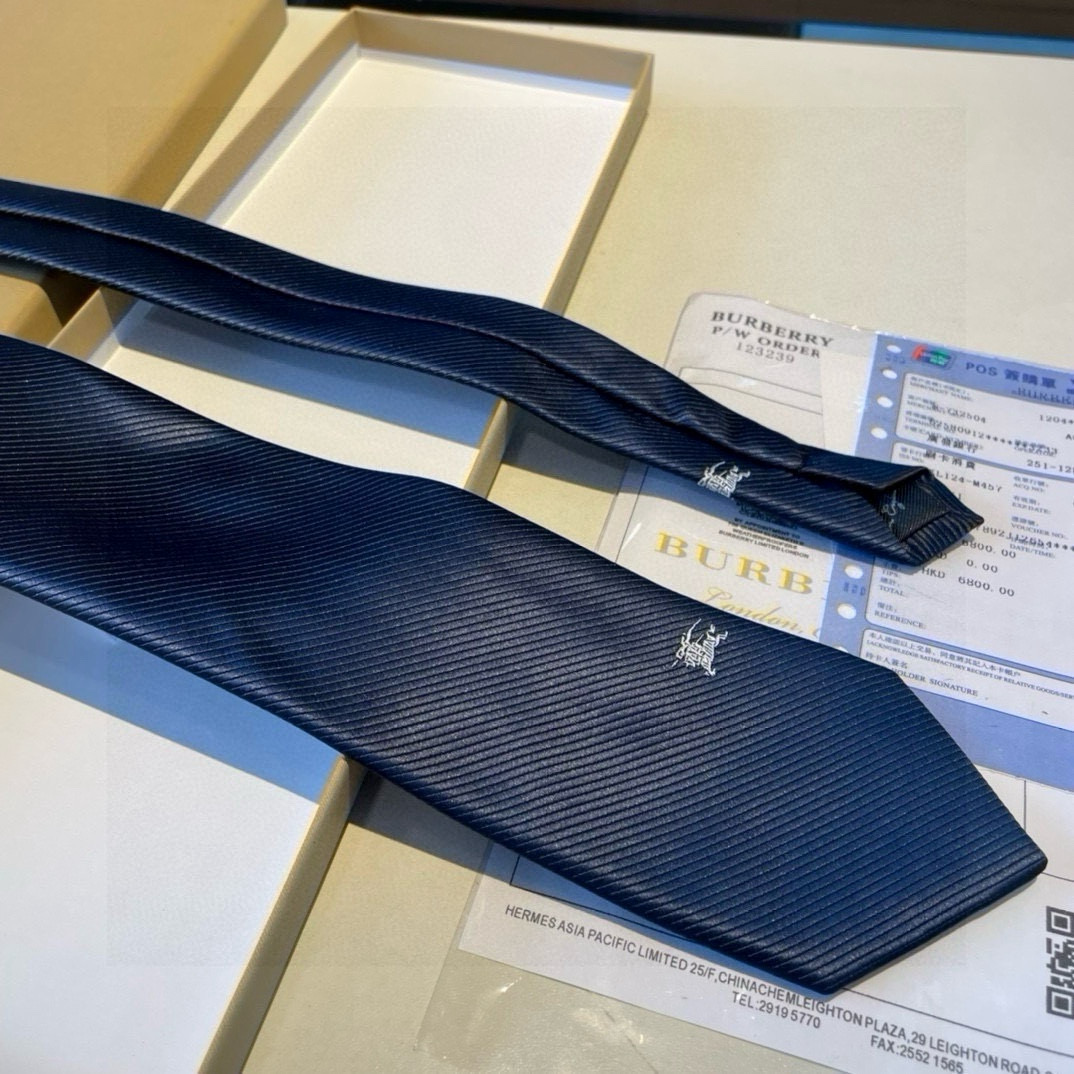 特价  B家专柜同步领带出货啦‼️‼️巴宝莉新款👔👔，稀有😻😻展现精湛手工与时尚优雅的理想选择，这款采用