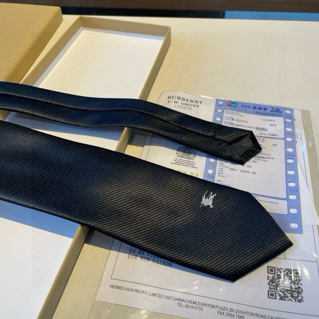 特价  B家专柜同步领带出货啦‼️‼️巴宝莉新款👔👔，稀有😻😻展现精湛手工与时尚优雅的理想选择，这款采用