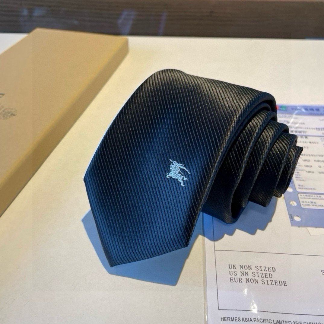 特价  B家专柜同步领带出货啦‼️‼️巴宝莉新款👔👔，稀有😻😻展现精湛手工与时尚优雅的理想选择，这款采用
