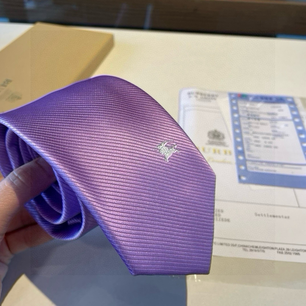 特价  B家专柜同步领带出货啦‼️‼️巴宝莉新款👔👔，稀有😻😻展现精湛手工与时尚优雅的理想选择，这款采用